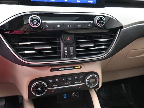 Used 2020 Ford Escape SE Sport image 19