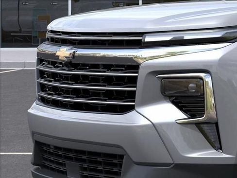 New 2026 Chevrolet Traverse LT w/ Driver Confidence Package AWD/4WD image 13