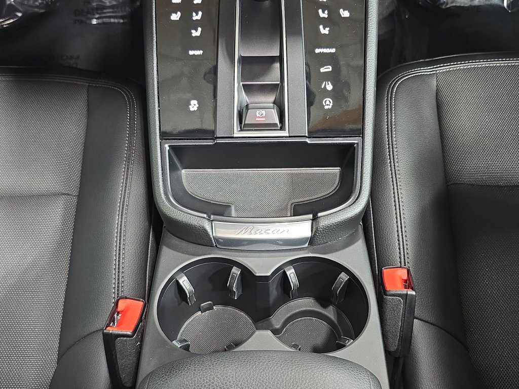 Certified 2023 Porsche Macan AWD/4WD image 20