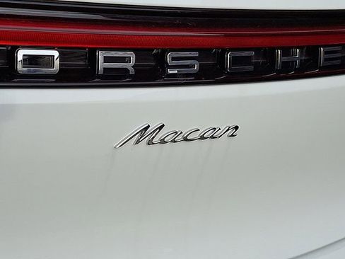 Certified 2026 Porsche Macan AWD/4WD image 24
