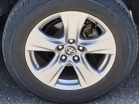 Used 2023 Toyota RAV4 XLE w/ Convenience Package FWD image 15
