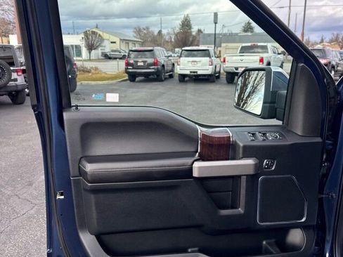 Used 2015 Ford F150 Platinum w/ Equipment Group 701A Luxury image 9