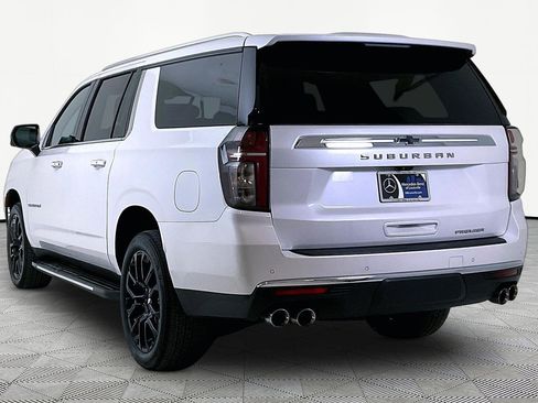 Used 2024 Chevrolet Suburban Premier w/ Premium Package 2 AWD/4WD image 4