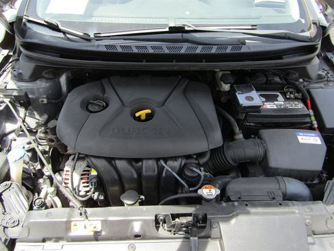 Used 2012 Hyundai Elantra GLS FWD image 13