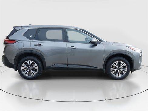 Used 2023 Nissan Rogue SV image 4