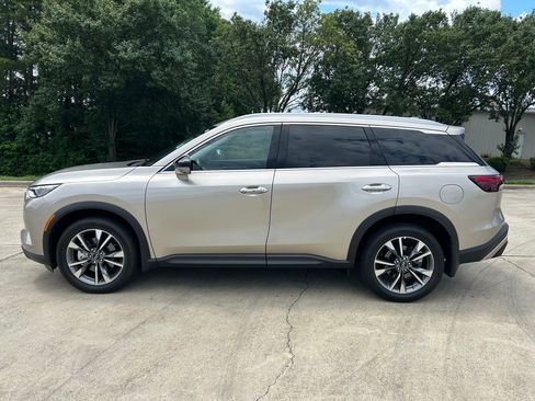 Used 2023 INFINITI QX60 Luxe w/ Cargo Package AWD/4WD image 2