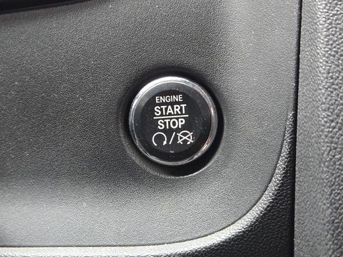 Used 2014 Dodge Challenger SRT8 image 22