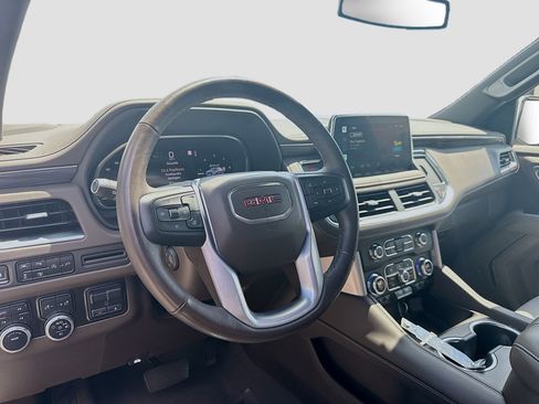 Used 2022 GMC Yukon XL SLT w/ SLT Premium Package AWD/4WD image 7