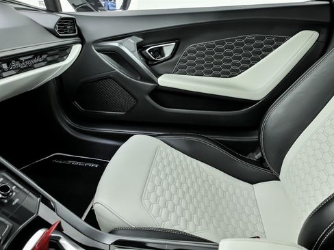 Used 2018 Lamborghini Huracan LP 580-2 image 42