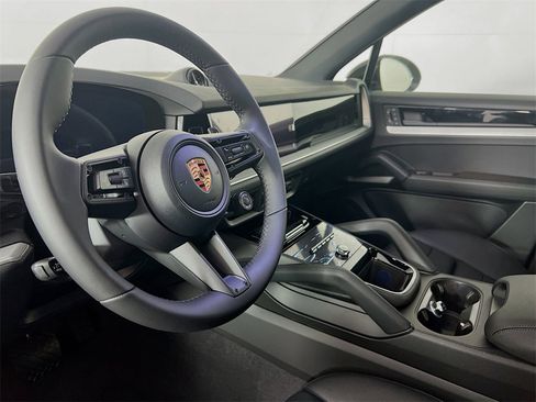 New 2026 Porsche Cayenne Base image 4