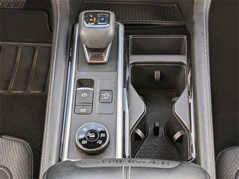 Used 2022 Nissan Pathfinder SV image 16