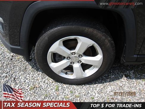 Used 2017 Jeep Compass Latitude w/ Popular Equipment Group AWD/4WD image 9
