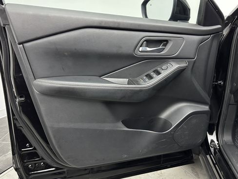 Used 2025 Nissan Rogue SV image 10