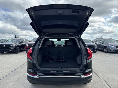 Used 2024 GMC Terrain SLT image 9