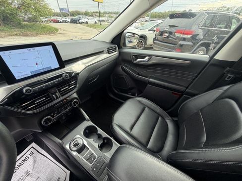 Used 2022 Ford Escape Titanium AWD/4WD image 18