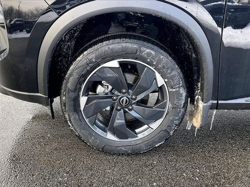 Used 2025 Nissan Rogue SV image 7