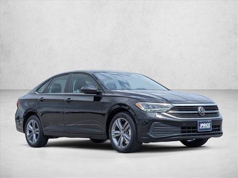 Used 2023 Volkswagen Jetta SE w/ Panoramic Sunroof Package image 3