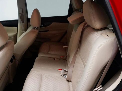 Used 2017 Nissan Rogue SV image 5