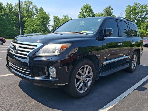 Used 2013 Lexus LX 570 4WD image 2