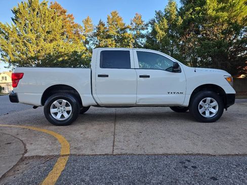 Used 2017 Nissan Titan S image 6