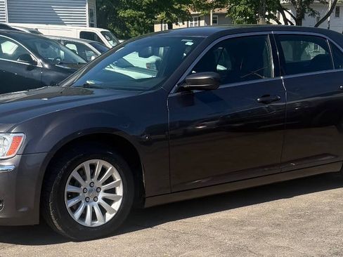 Used 2014 Chrysler 300 RWD image 15