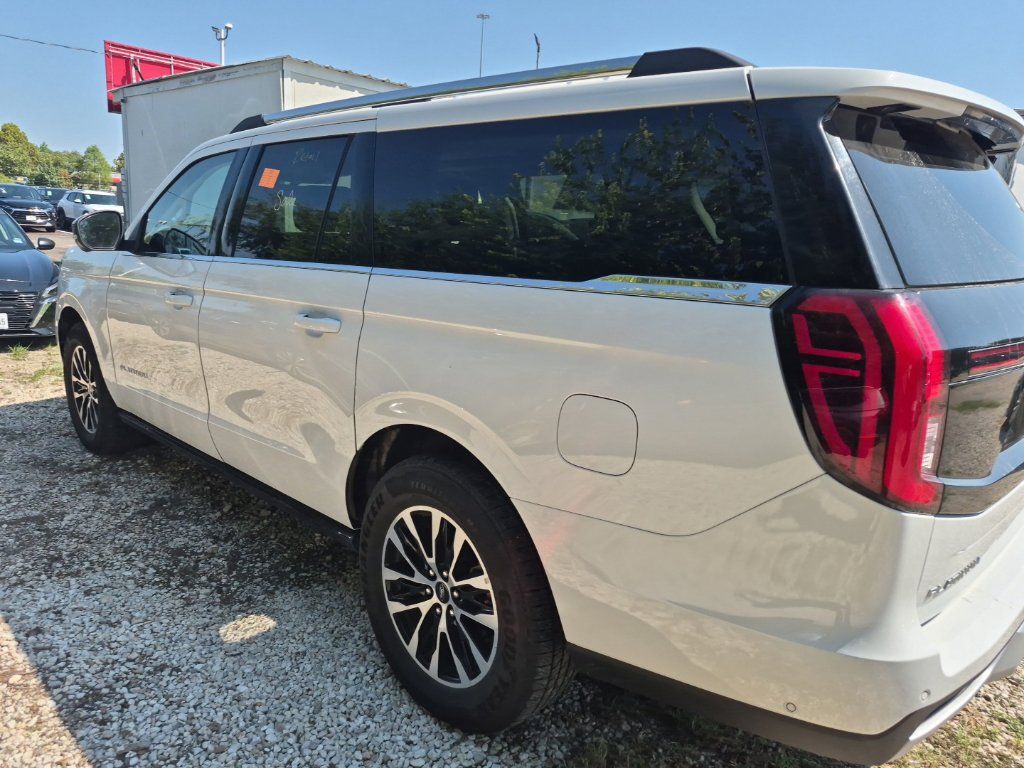 Used 2025 Ford Expedition Max Platinum AWD/4WD image 2