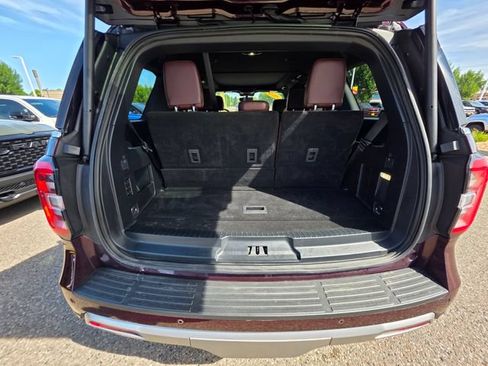 Used 2024 Ford Expedition Limited AWD/4WD image 12