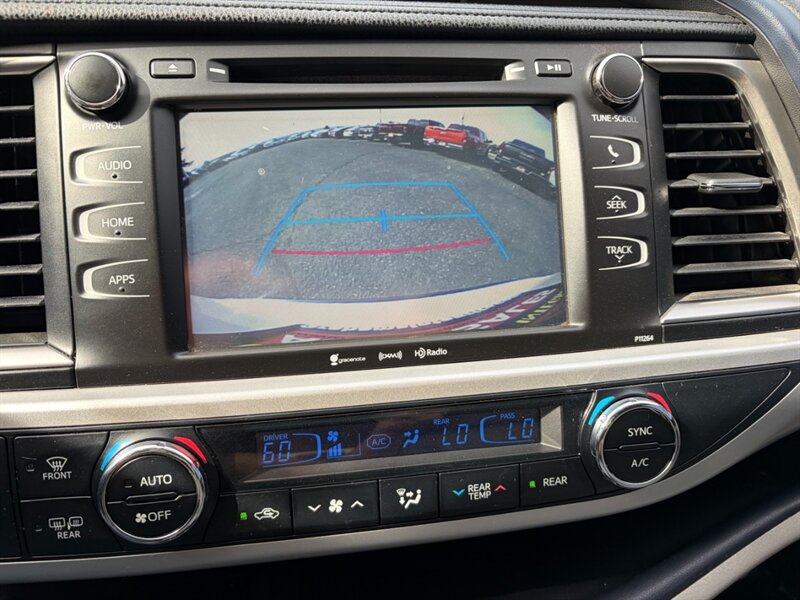 Used 2016 Toyota Highlander Plus FWD image 10