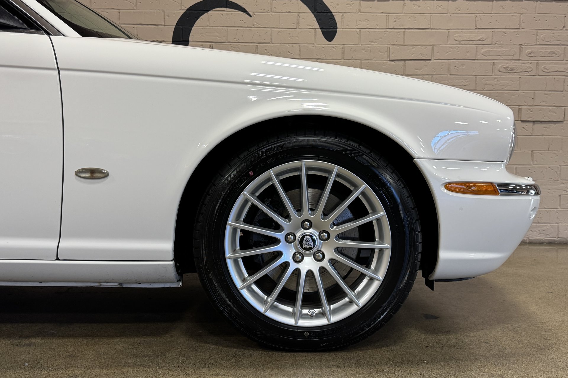 Used 2007 Jaguar XJ8 RWD image 18