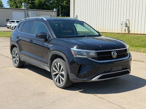 Used 2022 Volkswagen Taos SE AWD/4WD image 1