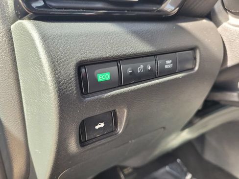Used 2025 Nissan Sentra SV w/ All-Weather Package FWD image 19