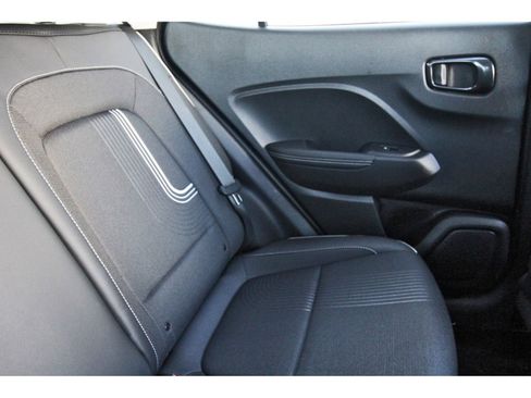 Used 2024 Hyundai Venue Limited FWD image 15