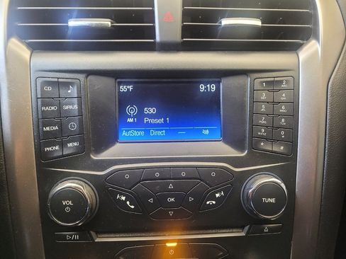 Used 2017 Ford Fusion SE image 25