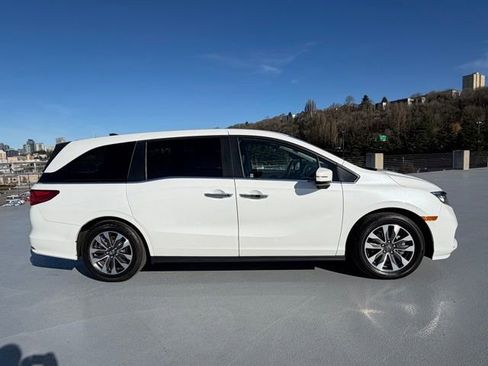 Used 2023 Honda Odyssey EX-L image 3