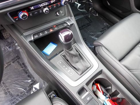 Used 2025 Audi Q3 2.0T Premium w/ Black Optic Sport Package image 21