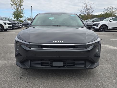 New 2025 Kia K4 LXS image 3
