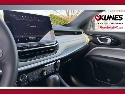 Used 2025 Jeep Compass Limited image 20