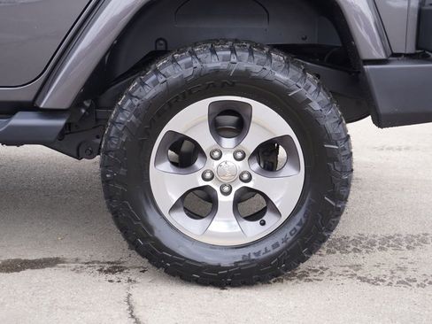 Used 2018 Jeep Wrangler Unlimited Sahara w/ Max Tow Package image 11