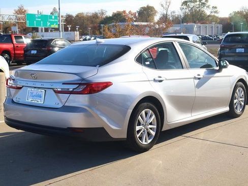 Used 2025 Toyota Camry LE image 5