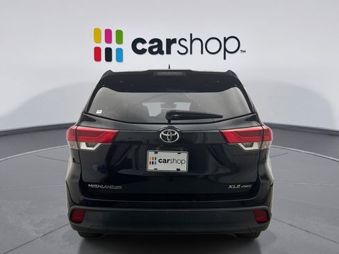 Used 2019 Toyota Highlander XLE image 3