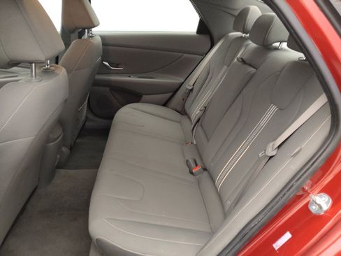 Used 2025 Hyundai Elantra SEL FWD image 18