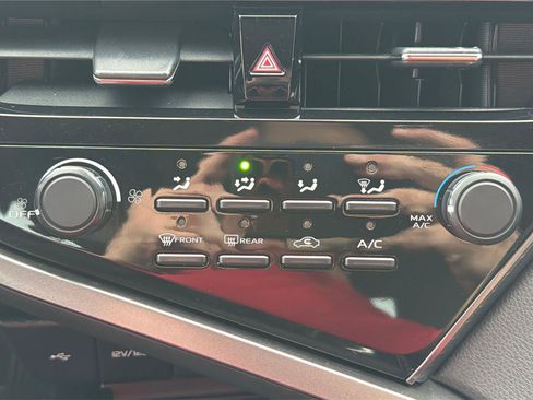 Used 2021 Toyota Camry LE FWD image 32