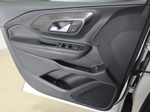 Used 2022 GMC Terrain SLE w/ Driver Convenience Package FWD image 10