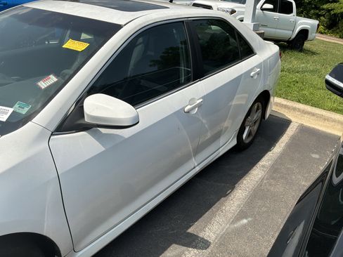 Used 2013 Toyota Camry SE FWD image 5