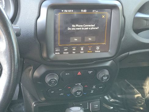 Certified 2020 Jeep Renegade Altitude w/ UConnect 8.4 Nav Group image 9