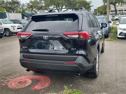 Used 2025 Toyota RAV4 XLE Premium image 4