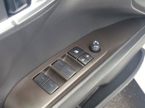 Used 2024 Toyota Camry SE image 9