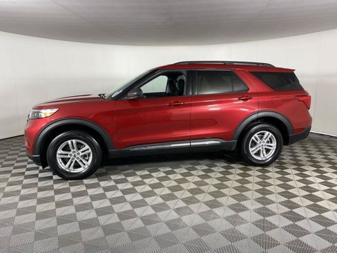 Used 2023 Ford Explorer XLT AWD/4WD image 9