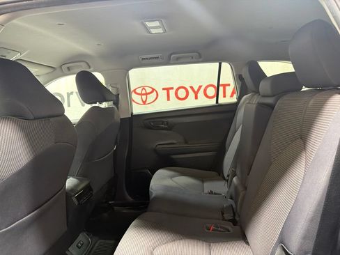 Used 2020 Toyota Highlander LE AWD/4WD image 21