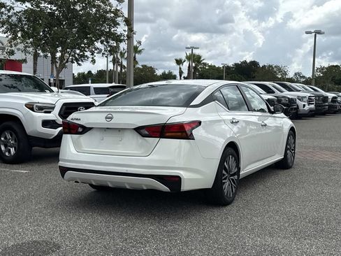 Used 2025 Nissan Altima 2.5 SV FWD image 4